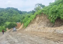 চট্টগ্রামের সীতাকুণ্ডের জঙ্গল সলিমপুরে চার সড়ক নির্মাণ করছে সেনাবাহিনী