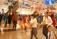 রাত ১০টা পর্যন্ত দোকান খোলা রাখার দাবি জানিয়েছে ব্যবসায়ী মালিক সমিতি