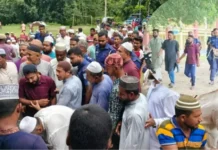 নড়াইল সদর উপজেলায় ৩ ঘণ্টার প্যারোলে মুক্তি পেয়ে বাবার জানাজায় অংশ নিলেন স্বেচ্ছাসেবকদল নেতা