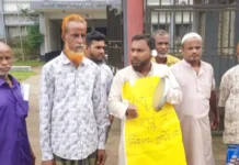 শেরপুরের নালিতাবাড়ী ইউএনও কার্যালয়ের সামনে থালা-চামচ বাজিয়ে শব্দদূষণের প্রতিবাদ